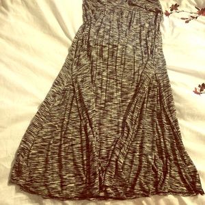 Casual high waisted black and white skirt